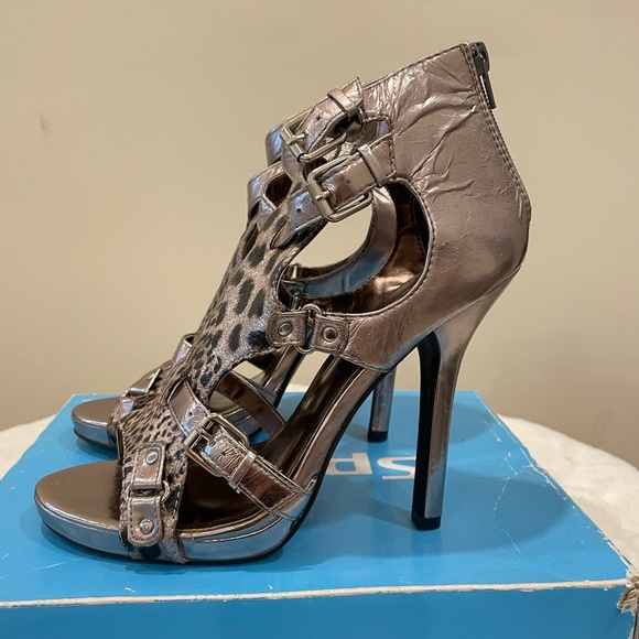 Spring Womens Size 10, Silver Cheetah Print Pumps - Picture 4 of 11